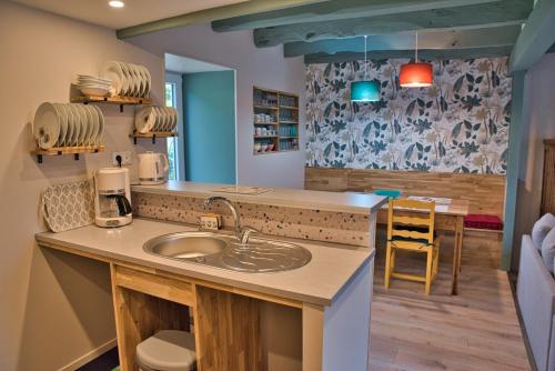 Gîte La Jacarandière (Gite La Jacarandiere) in Les Forges