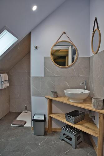 Gîte La Jacarandière (Gite La Jacarandiere) in Les Forges