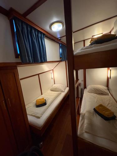 Hotelboot Zwaan – Amsterdam, NY