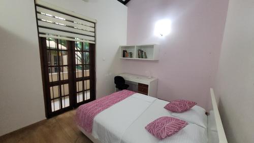 Spacious and Serene Family Home in Colombo - image 2