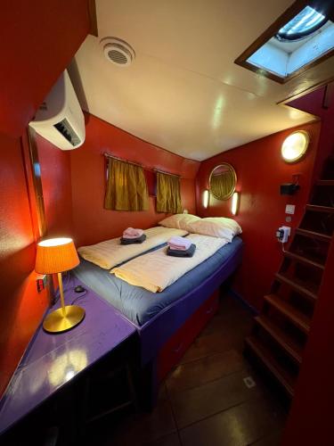 Hotelboot Zwaan – Amsterdam, NY