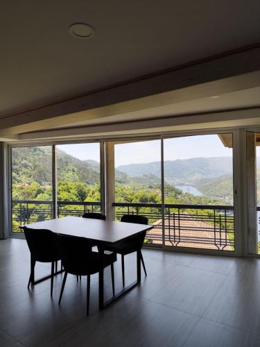 2 bedrooms, 3 beds