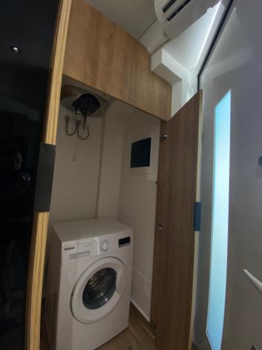 One-Bedroom Apartment image 10