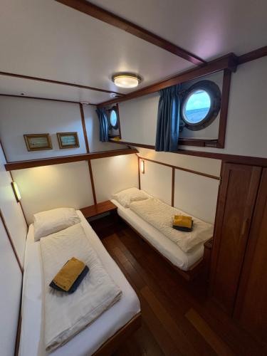 Hotelboot Zwaan – Amsterdam, NY