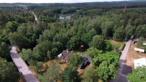Husarstuga, house at riverside near many lakes at a golden place in Loaklev