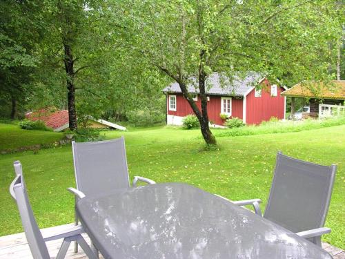 Husarstuga, house at riverside near many lakes at a golden place in Loaklev
