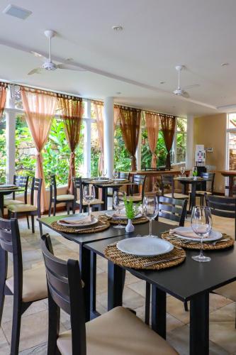 레스토랑, Bahiamarela Boutique Hotel & SPA in 아제다 앤 아제지냐 비치스