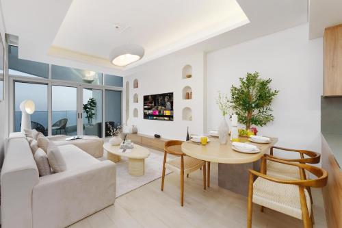 Dejaview Stays Luxury Apartment with Private Terrace, Burj & Sea View, Dubai (photo 8)
