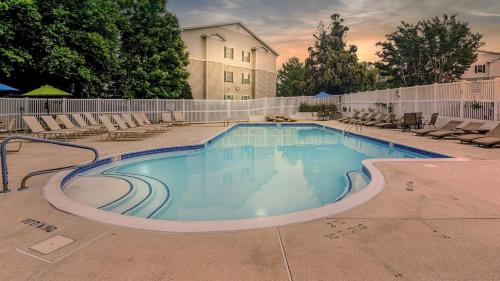 Modern & Comfy - Close to Shopping, Christmas Village, Outlets & Beaches- Easy GF access detail