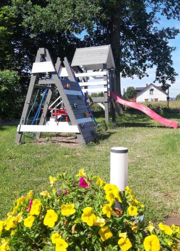 兒童遊樂場, Domki Nadmorska Oaza in 舒洛比