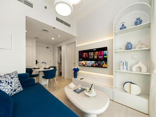 Luxury Apartment with Balcony & Full Burj Khalifa View by Dejaview Stays - image 7