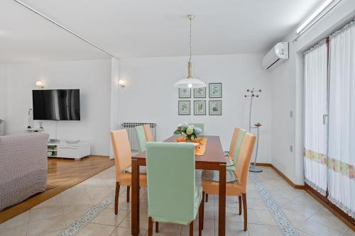 Létesítmények, Villa Maras with yard, 400 m to the beach in Štinjan