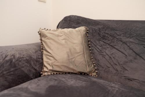 Deluxe Queen Room image 9