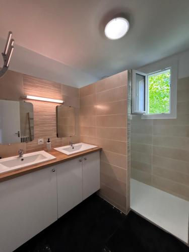 Bathroom, Gite 6 personnes Aubenas in Saint-Didier-sous-Aubenas