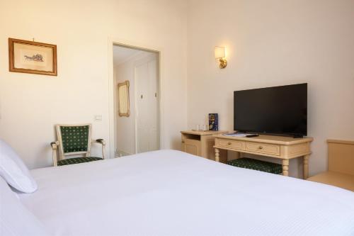 Classic Single Room image 4