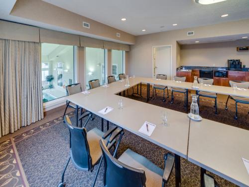 Heritage Inn & Suites - Brooks - 연회장