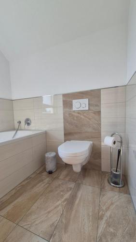 Badezimmer, Helle Ferienwohnung auf 80 qm near Flughafen Leipzig/Halle