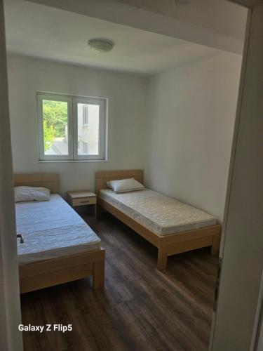 One-Bedroom Apartment image 6