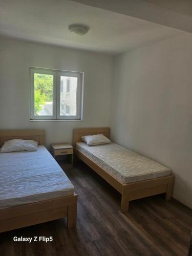 One-Bedroom Apartment image 4
