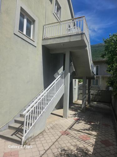 One-Bedroom Apartment image 1