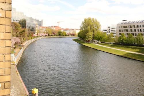 200 qm LOFT am Fluss für Freunde und Familien !, Берлин (фото 3)