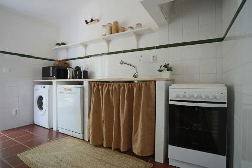 Konyha, Tapada da Figueira by NaturAlegre in Arronches