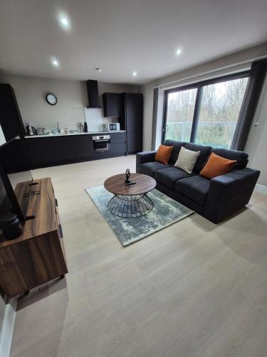 #22 Lux & Stylish 2 Bed 2 Bath Apart W Balcony  11 - Solihull