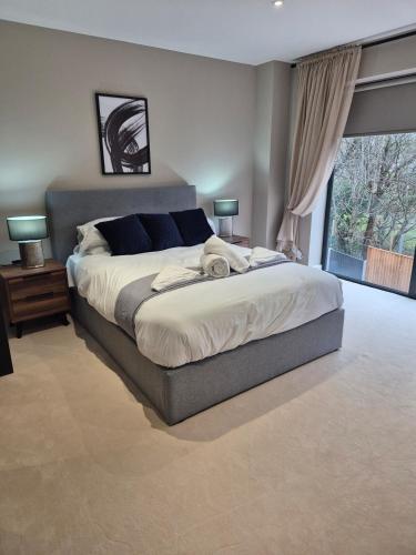 #23 Lux stylish 2 bed 2 bath with balcony NEC n12