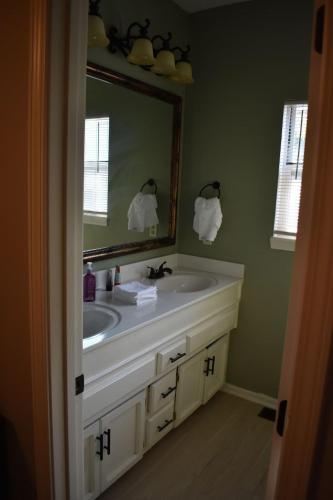 Cozy 3BR-3BA Home Near Zona Rosa Shopping and Dining, Kansas City (foto 6)