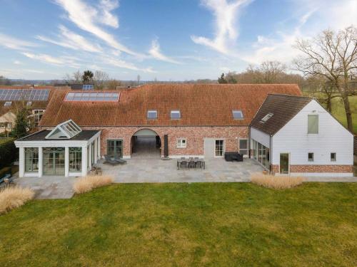 Stunning Luxury Villa with Indoor Pool & Sauna gîte à louer Velveken
