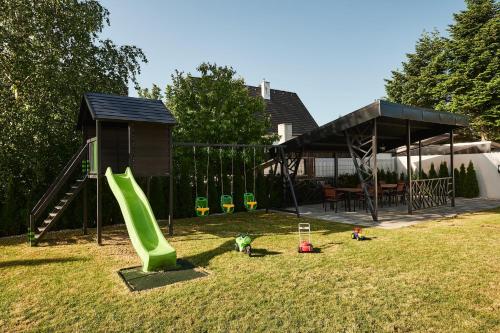 兒童遊樂場, Rodinný Apartmán s 2 Spálňami (Rodinny Apartman s 2 Spalnami) in 韋爾卡魯穆尼卡