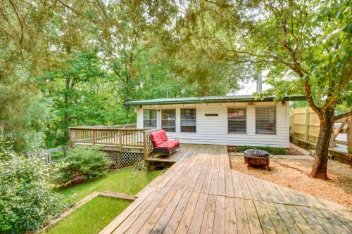 Waterfront Cabin w/ Private Dock on Lake Hartwell!