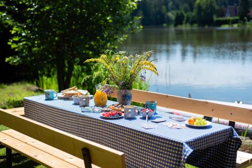 FOREST, lake, FIREFLIES, campfire - WHAT ELSE in Kunzak