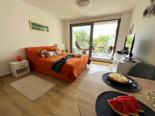Cosy apartment with lake views in ฟอนยอด