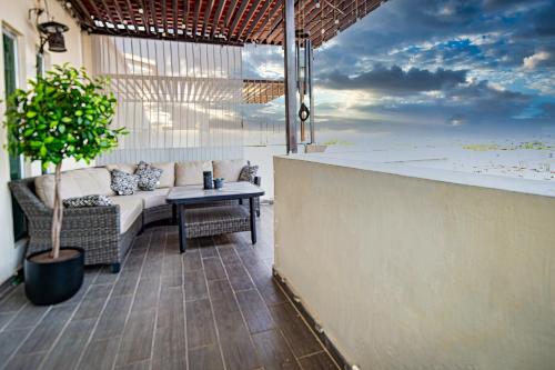 Charming Home with Parking AC & 1King & 3Queen Beds Netflix in Tepic, Mexico