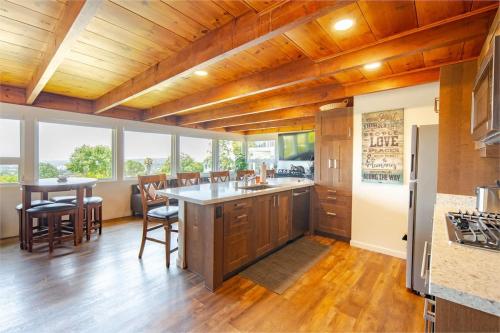 Luxury View Home Perfect for SD Getaway Sleeps 12 in ลาเมซา (CA)