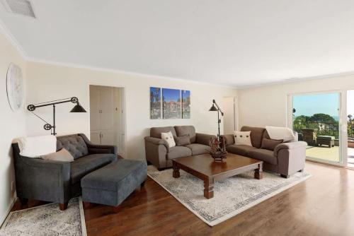 Luxury View Home Perfect for SD Getaway Sleeps 12 in ลาเมซา (CA)