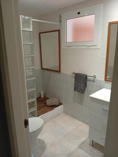 Bathroom, Mirador al Mar 85 Apartamento unico sobre el mar in Almadrava