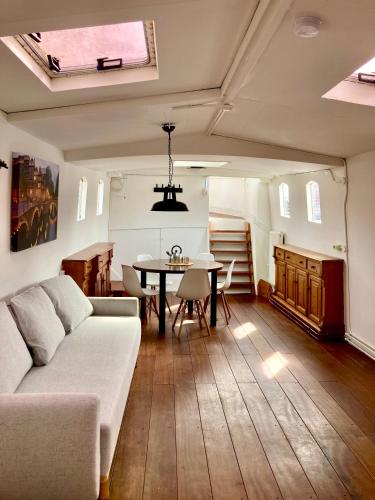 Prague on Boat, Privat Pier, Free Parking, Praga (foto 3)