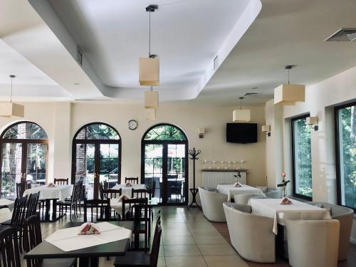 Ресторан, EMIDA - Restauracja & Hotel in Юліанув