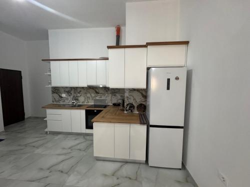 Fredi, Polisi i Vogël (фото 10)