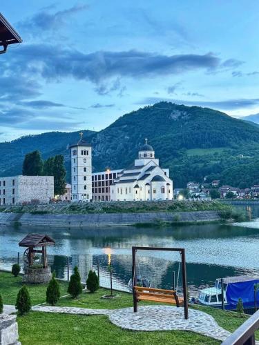 Vila Leolaz, Višegrad