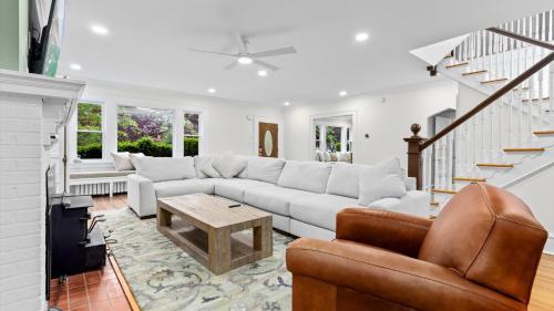 Grand Ventnor Estate - Luxurious 8-BR Mansion