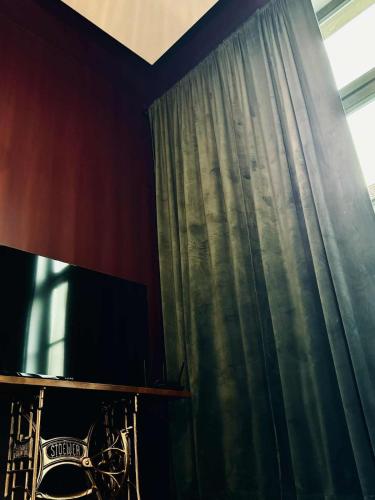 Apartament Zielony Stół no 2 z wanna w pokoju