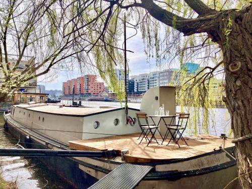 Prague on Boat, Privat Pier, Free Parking, Praga