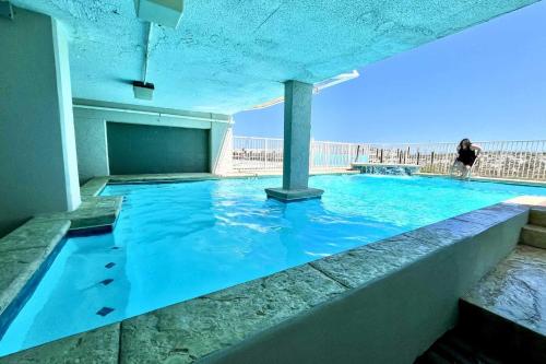 Castaways 9C Condo near Pink Pony Pub