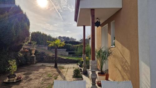 Orient villa NH, Hracholusky