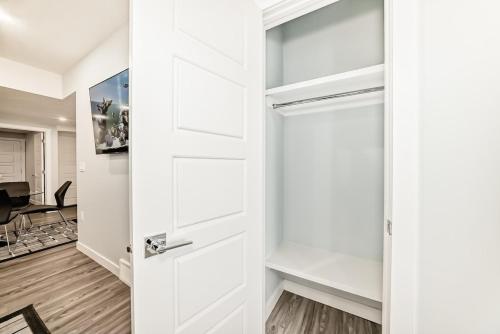 2 Beds, 1 bath Walkout Basement, Calgary (foto 7)