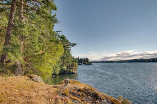 East Sooke Hideaway Guest Suite in Sooke, Canada