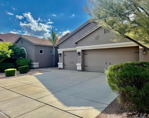 Pool paradise - peaceful stay in Laveen